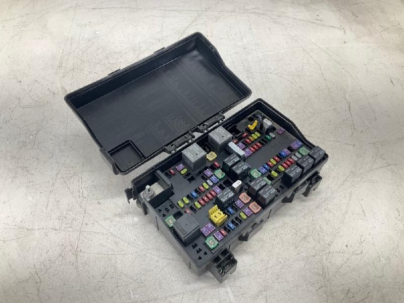 2013-2014 Dodge Ram 1500 Engine Fuse Box Assembly OEM
