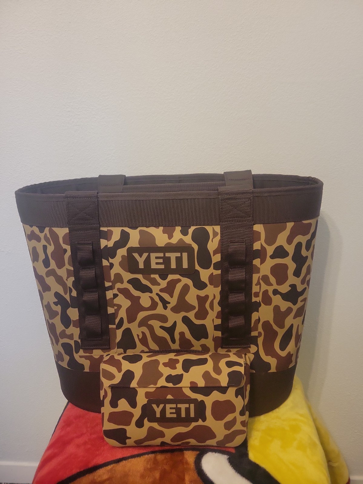 Yeti Camino 35 With 1l Sidekick Wetlands Camo Yeti Camino 35 With 1l Sidekick Wetlands Camo