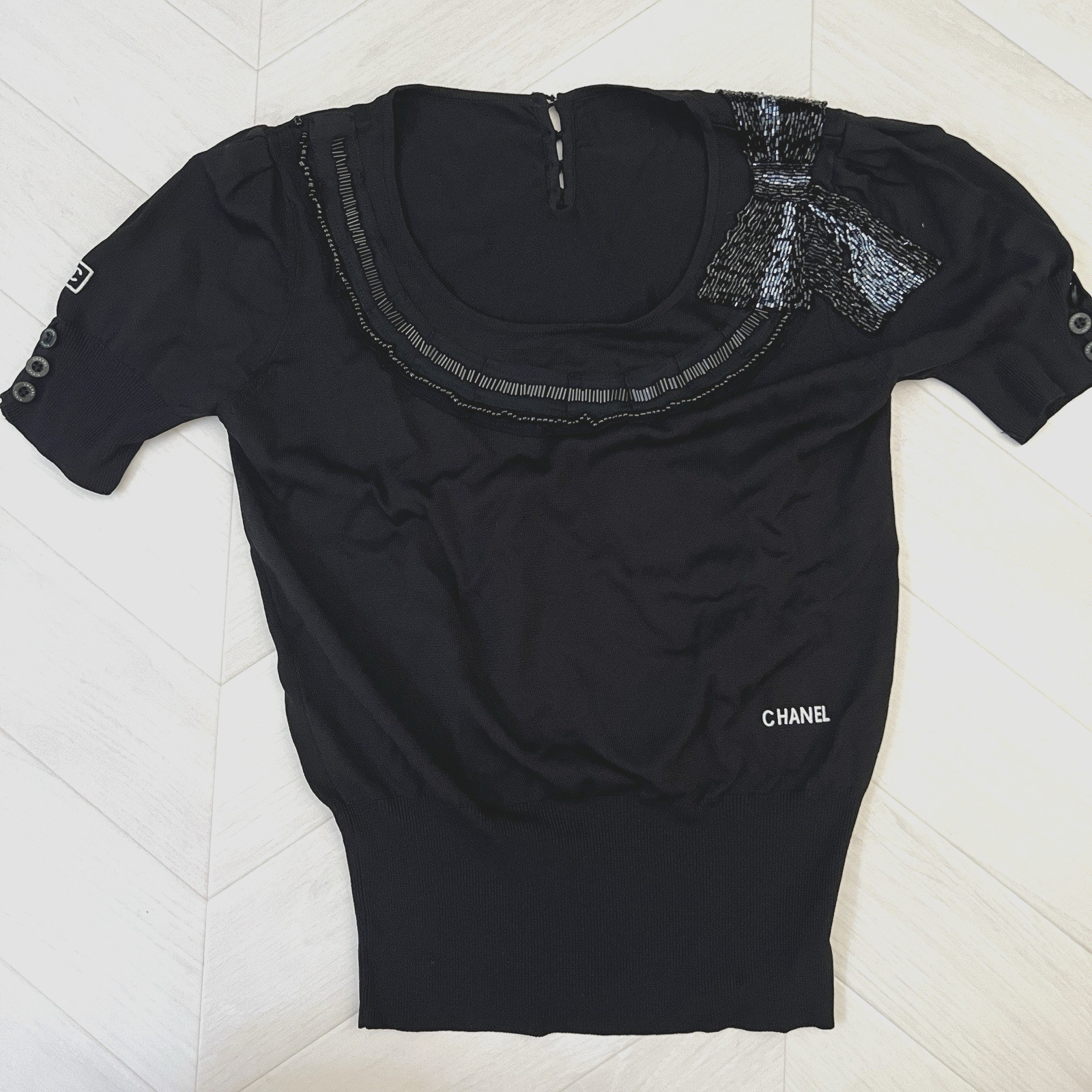 CHANEL IDENTIFICATION Vintage Black Knit Beaded Bow Sweater Top CC Patch Italy CHANEL IDENTIFICATION Vintage Black Knit Beaded Bow Sweater Top CC Patch Italy