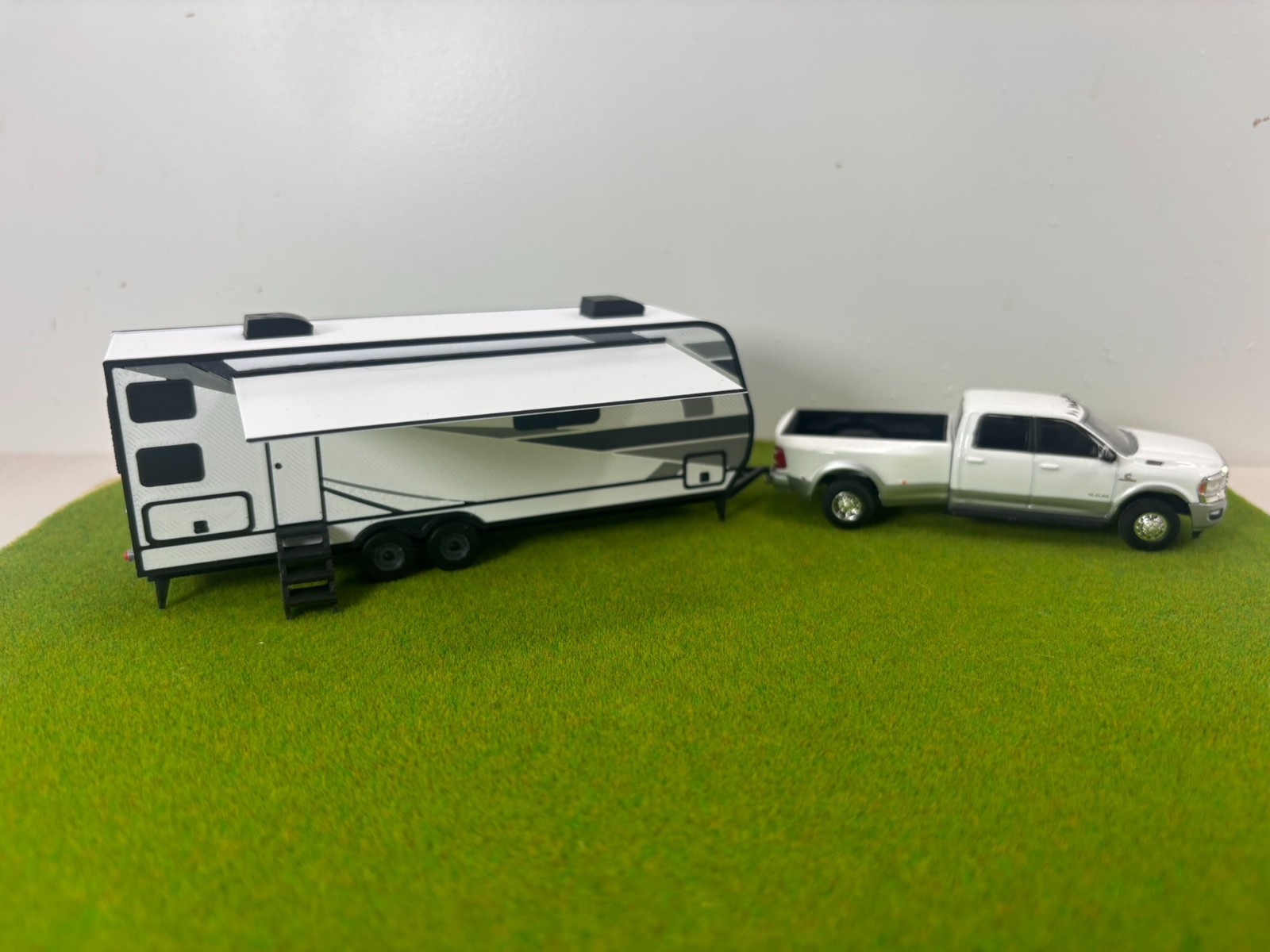 1/64 Scale Bumper Pull Camper Kit In Color 1/64 Scale Bumper Pull Camper Kit In Color