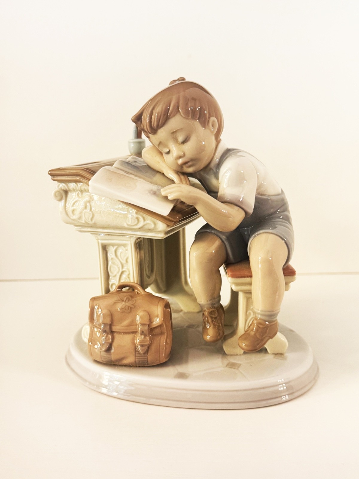 Vintage Lladro Figurine #6801 Dormido en Clase with Box Vintage Lladro Figurine #6801 Dormido en Clase with Box
