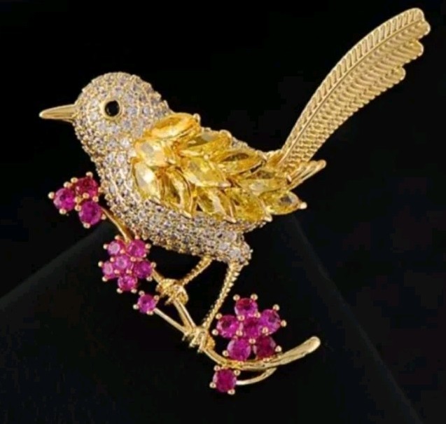 Gorgeous Rhinestone Bird Brooch Gold Plated Gorgeous Rhinestone Bird Brooch Gold Plated