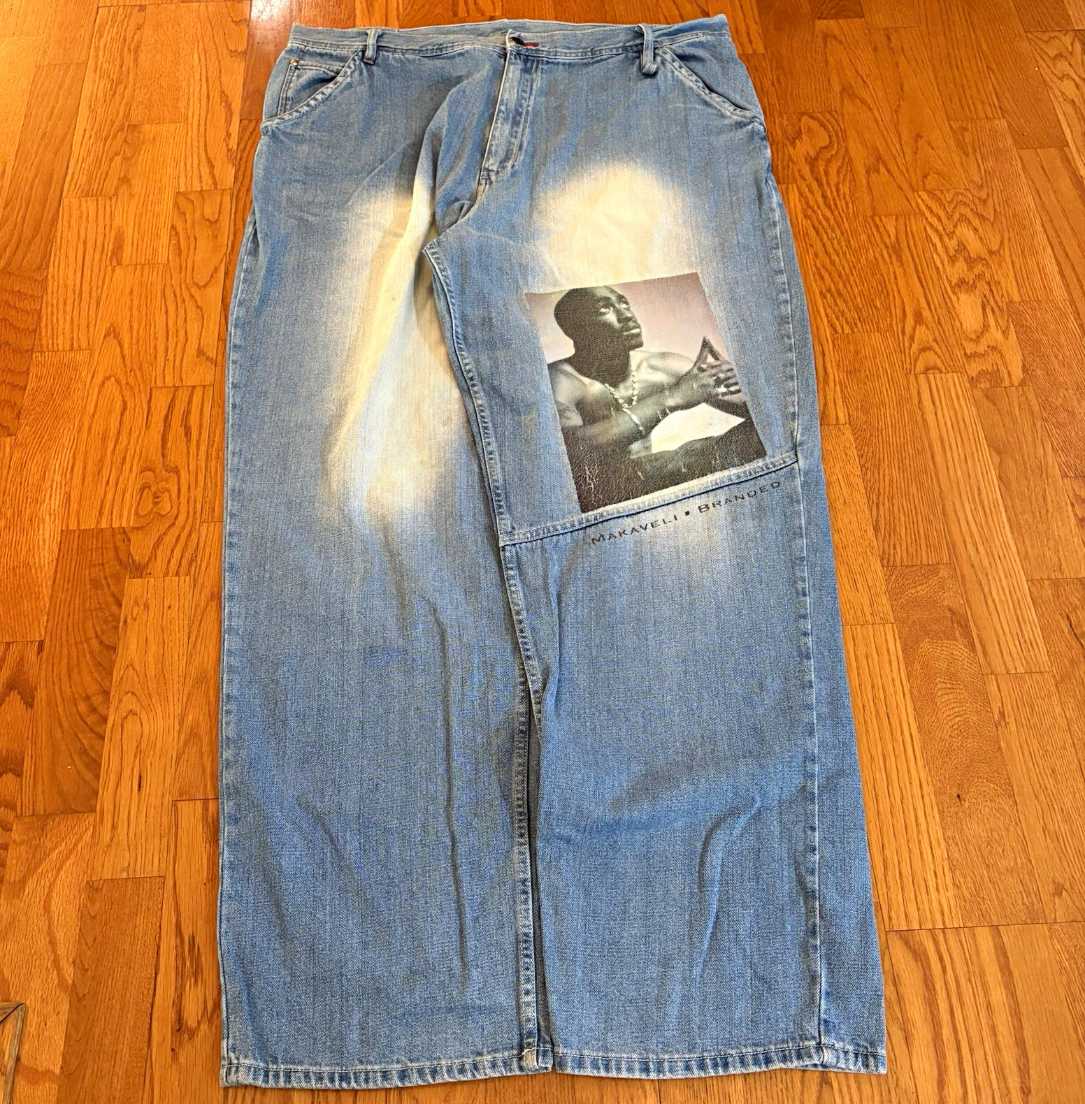 Baggy Y2K 90s Makaveli Branded Men\'s Blue Light Wash Denim Jeans Graphic Print Baggy Y2K 90s Makaveli Branded Men\'s Blue Light Wash Denim Jeans Graphic Print