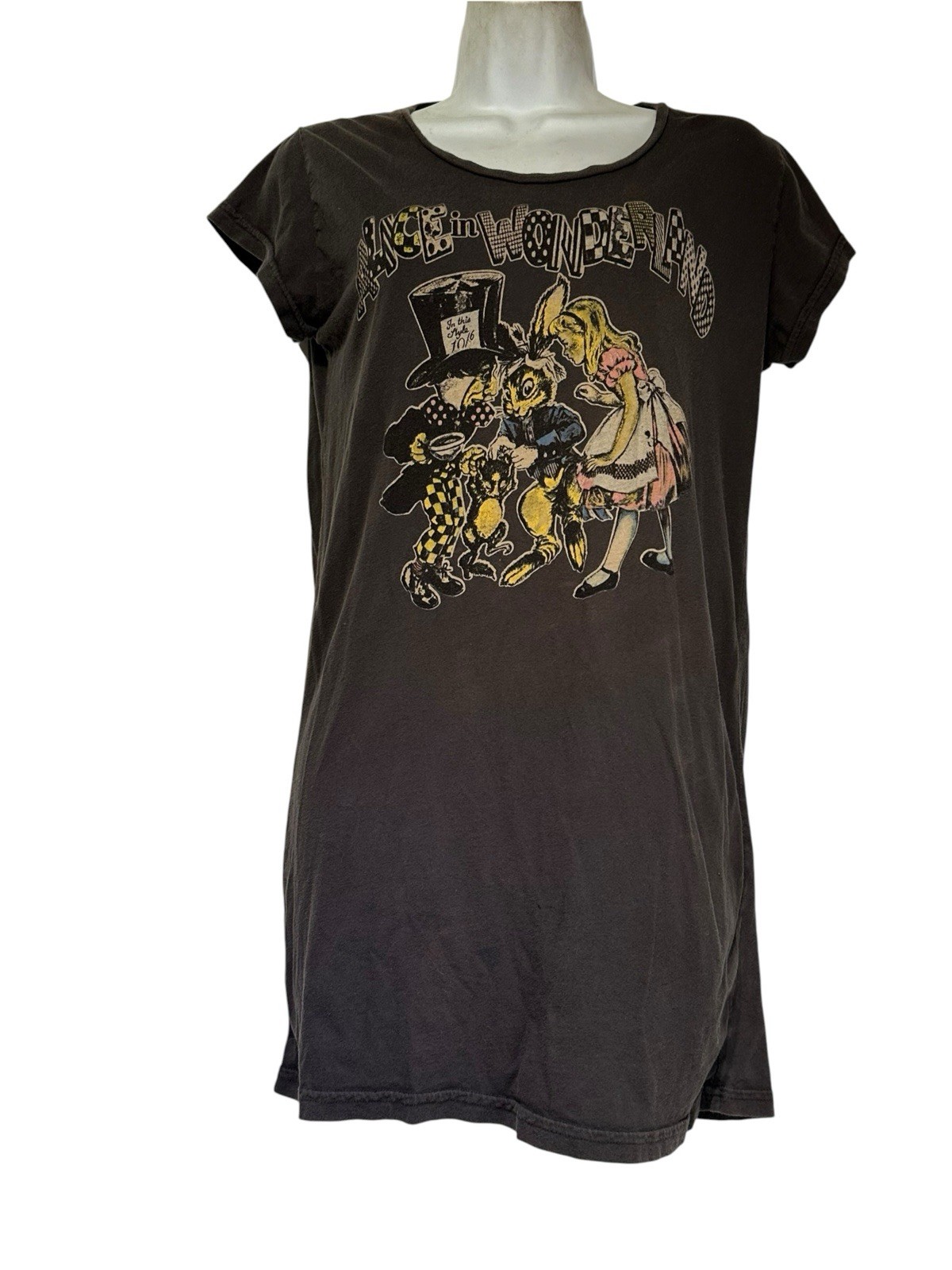 Junk Food Alice in Wonderland Women’s Size L Graphic T Shirt Junk Food Alice in Wonderland Women’s Size L Graphic T Shirt