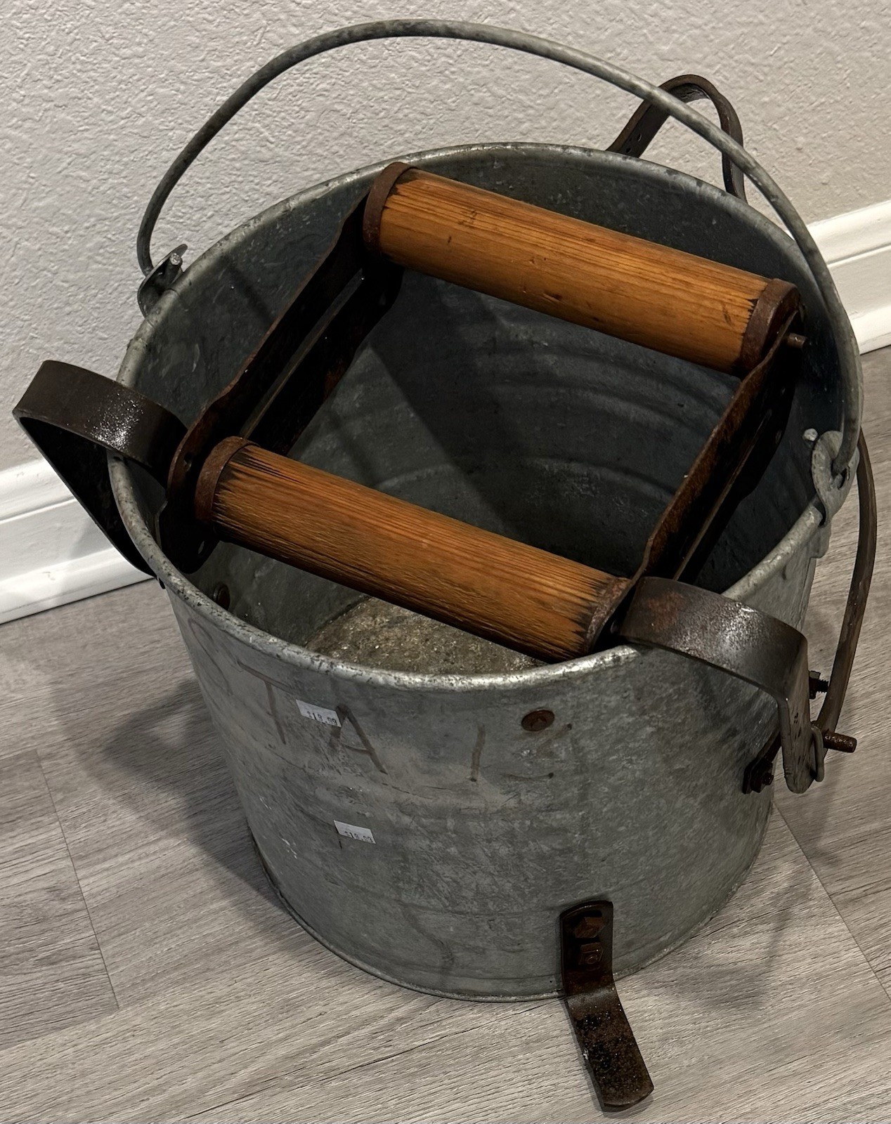 VTG 1920's Antique EAGLE Wash Bucket Galvanized Metal Mop Wringer Wood Rollers