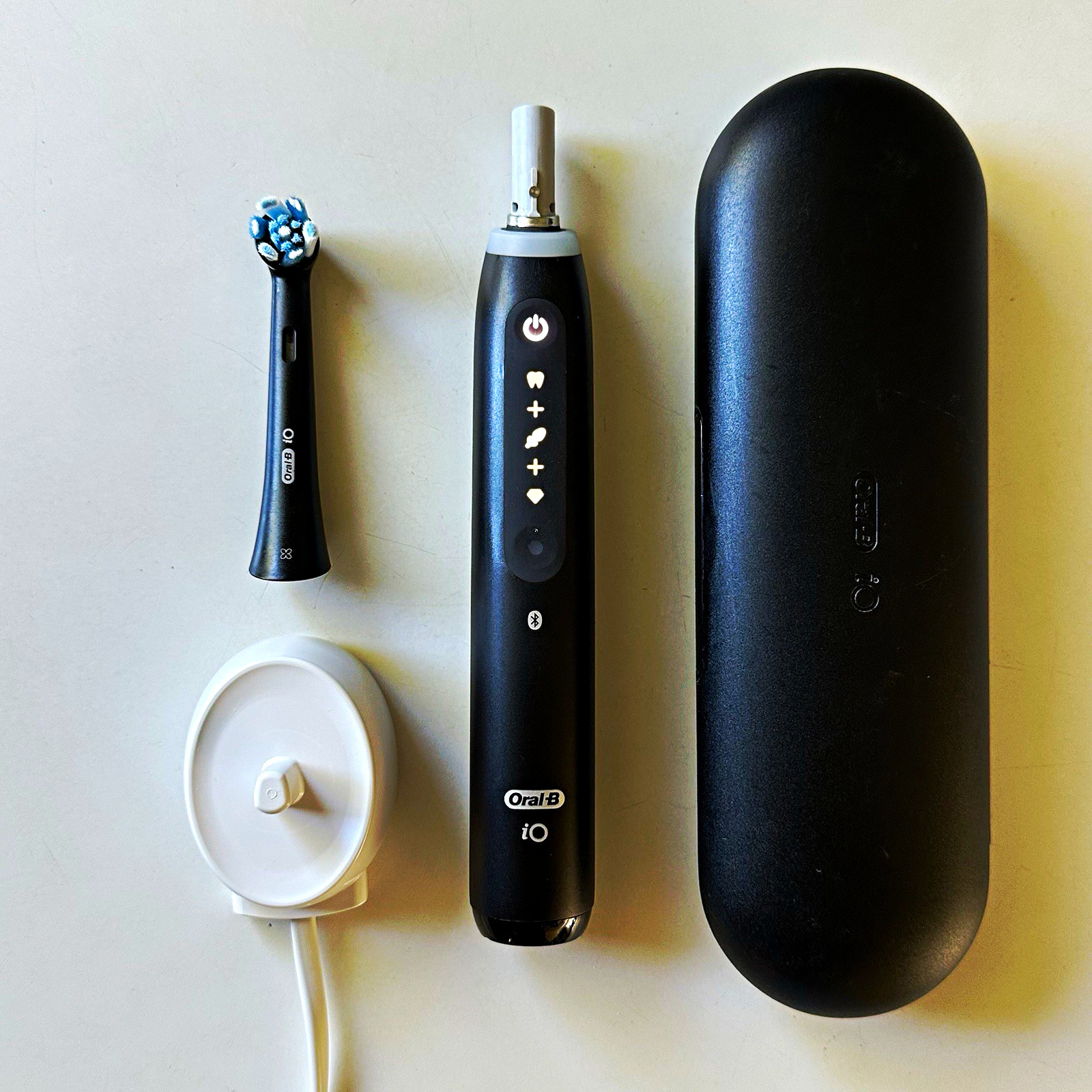 USED Oral-B iO Series 5 Rechargeable Electric Toothbrush Black w/ Charger, Case USED Oral-B iO Series 5 Rechargeable Electric Toothbrush Black w/ Charger, Case