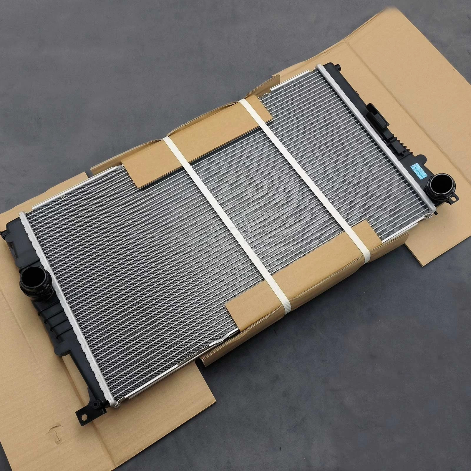 17118673371 Radiator for 2014-2017,2019-20 BMW i8 Base 1.5L Electric/Gas I12 I15