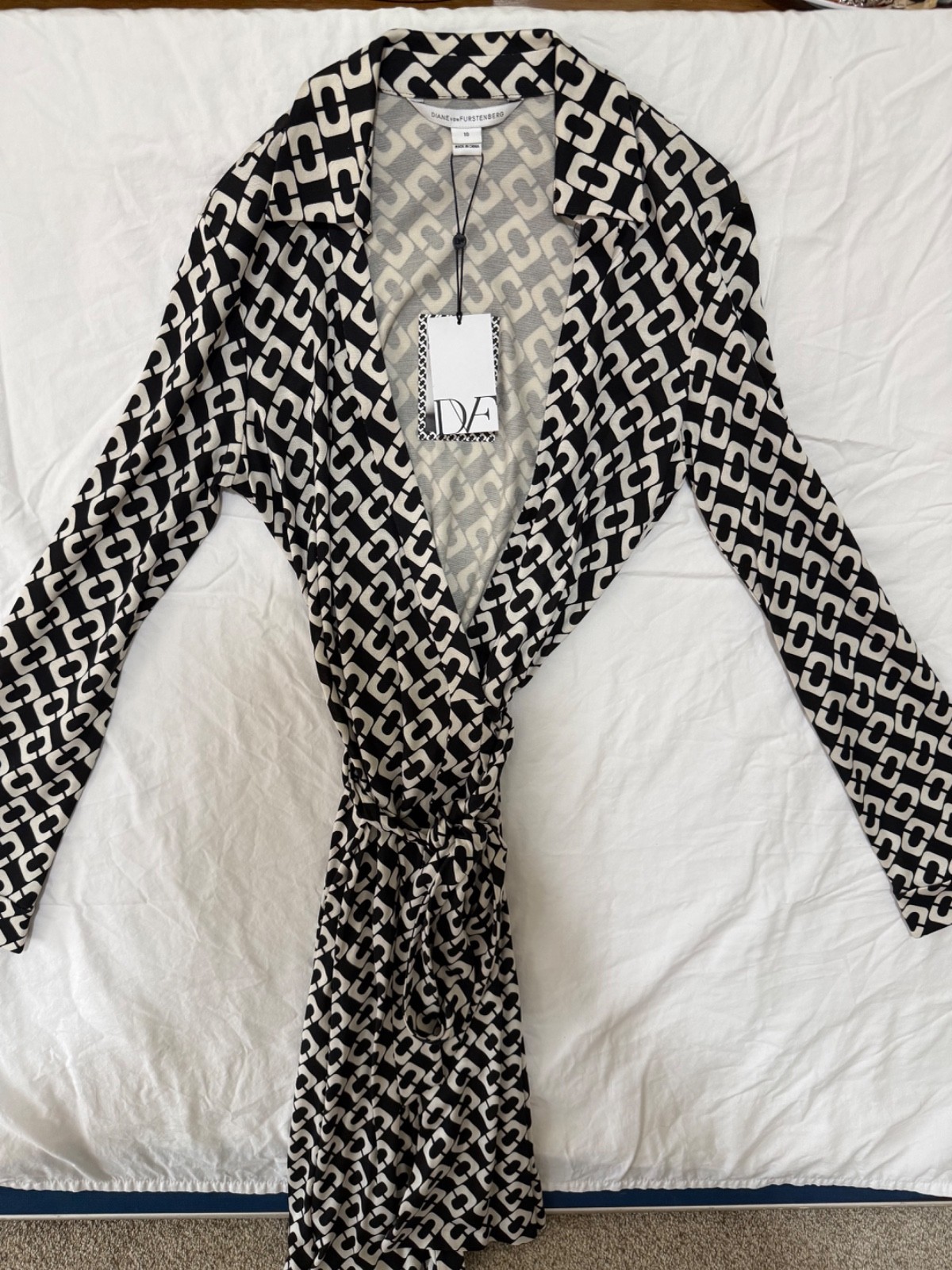 Size 10 NWT DVF Diane von Furstenberg New Jeanne Chain Link Silk Wrap Dress