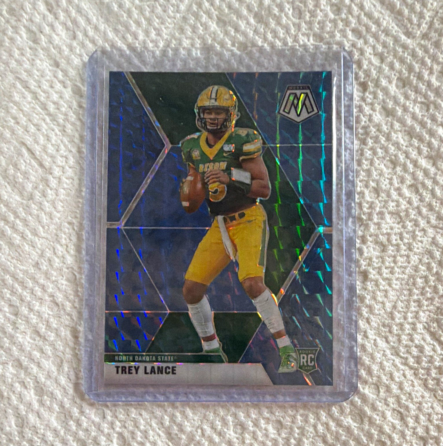 Panini 2021 Mosaic Draft Picks Trey Lance #7 Mosaic Blue /75 RC Panini 2021 Mosaic Draft Picks Trey Lance #7 Mosaic Blue /75 RC