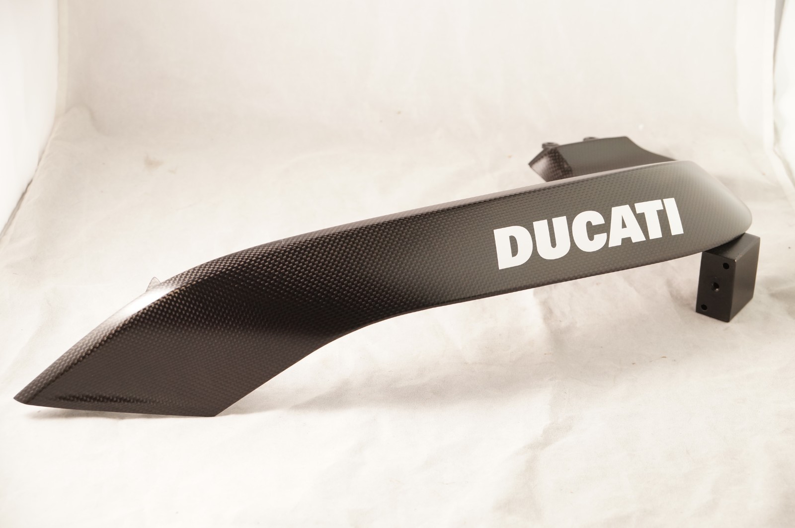 Ducati Multistrada 15-20 480P7351AA Carbon FiberRadiator Guard Ducati Multistrada 15-20 480P7351AA Carbon FiberRadiator Guard