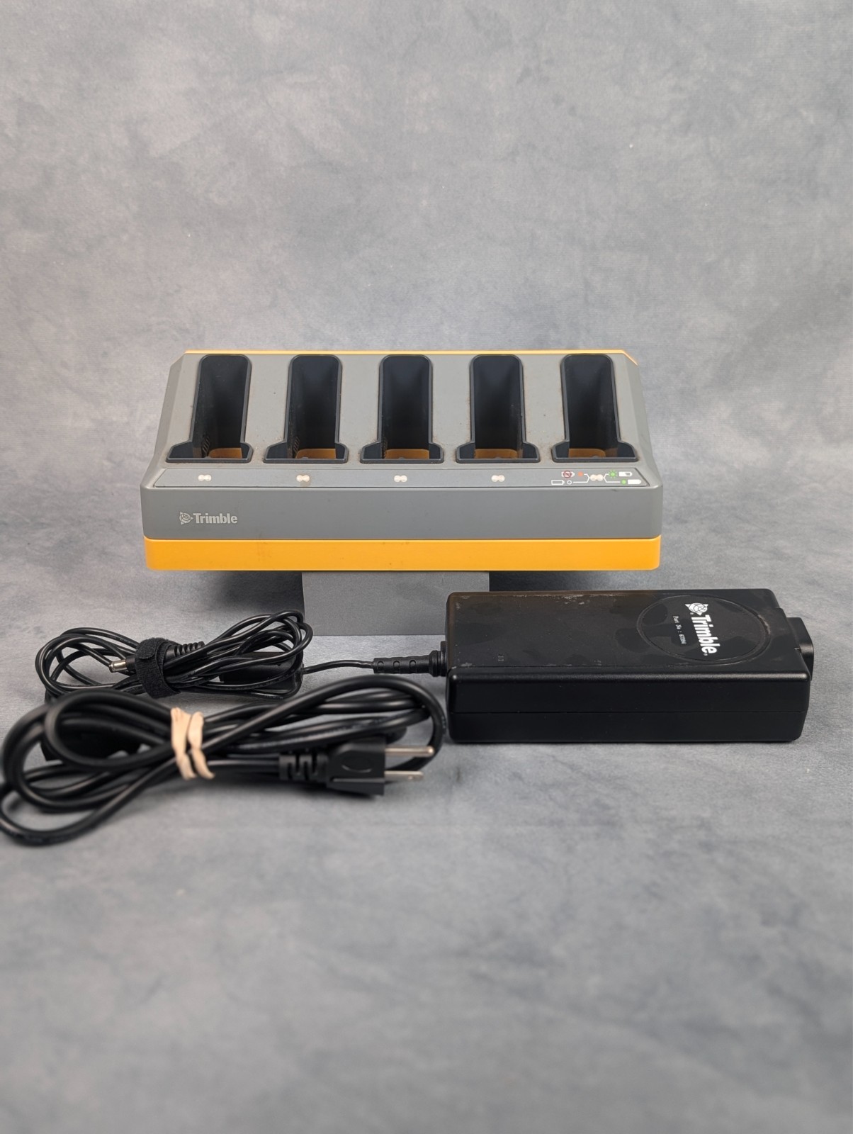 Trimble 57550-00 5-Bay Battery System Charger GPS Total Station w/ AC Adapter