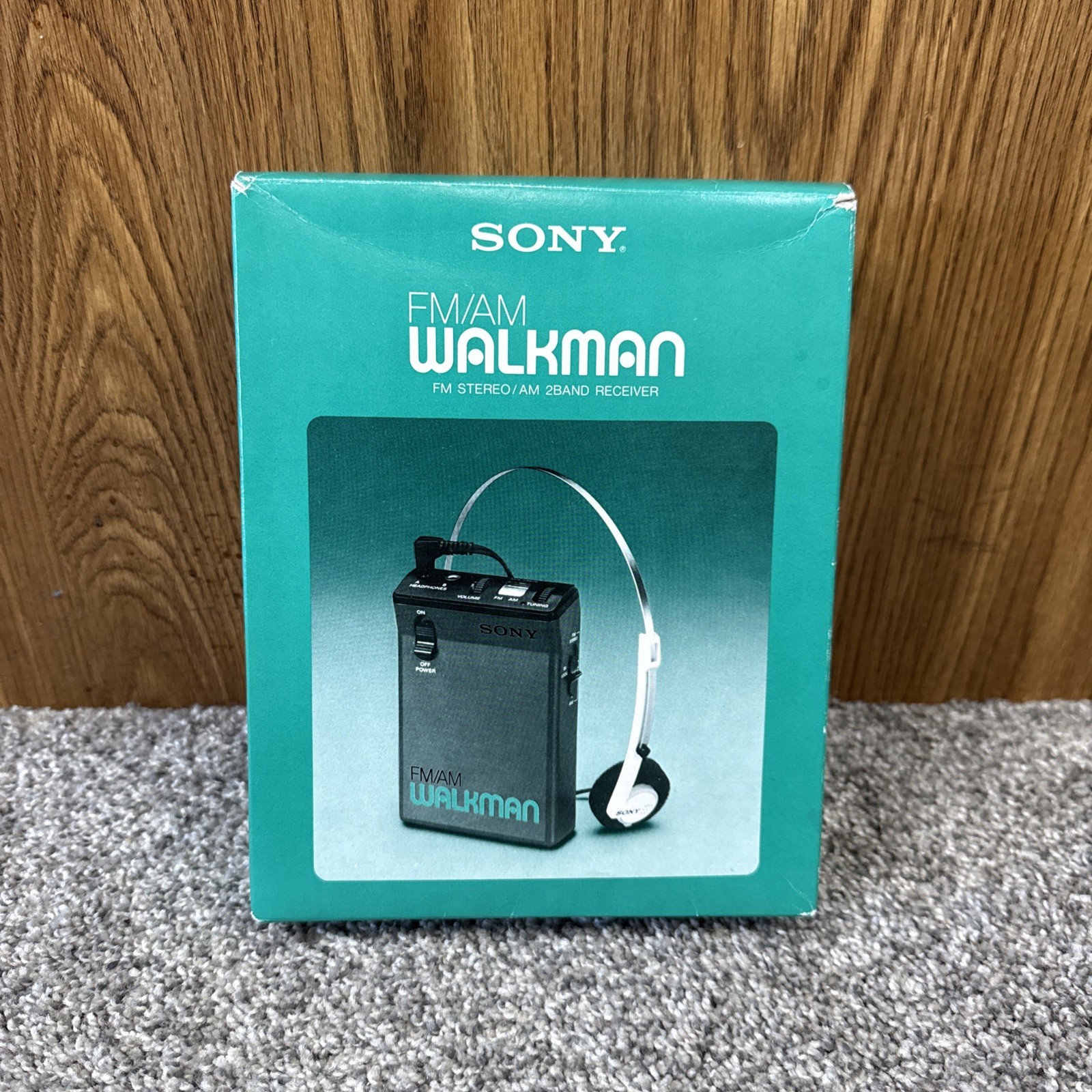 FMstereo /AM  vintage Sony Walkman 2 Band Receiver, SRF-22W , Open Box , NOS