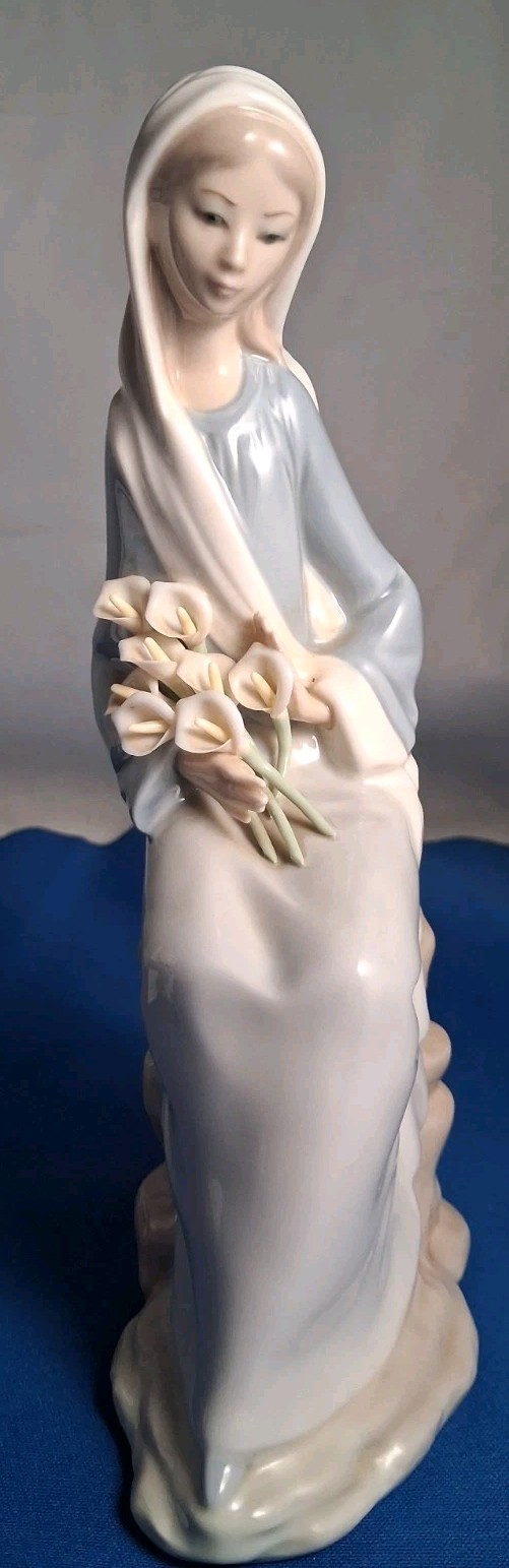 RARE Lladro Girl With Calla Lillies #4650 Flowers Excellent Retired