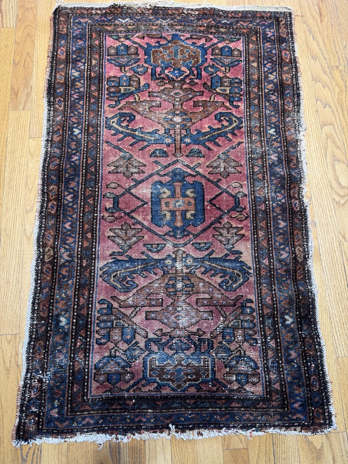 Handmade Antique LILIHAN 4‘8“x2‘5“ Gorgeous All Natural Dye Hues C.1920