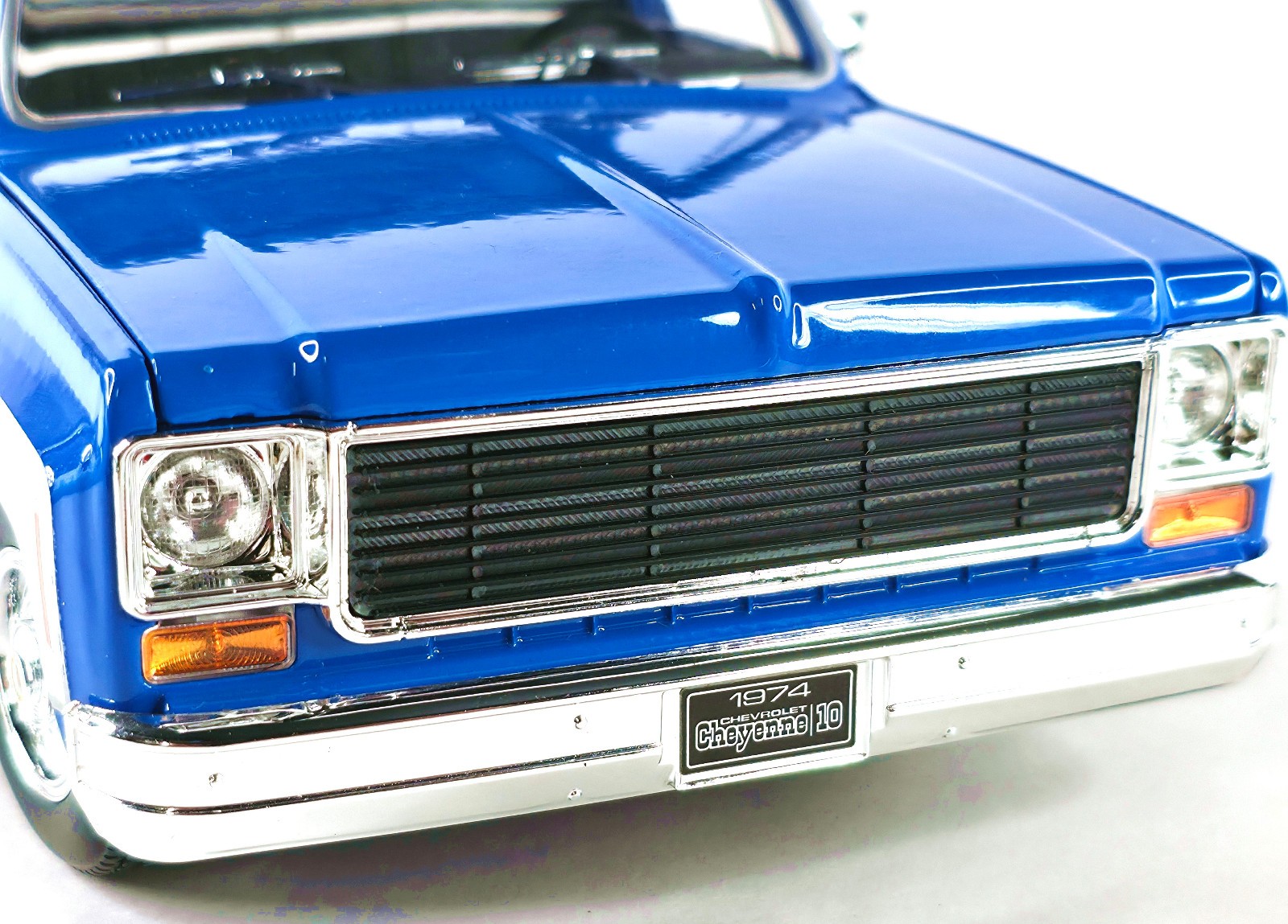 Custom Grille for 1:18 Maisto 1974 Chevrolet C10 Cheyenne ⬜ Silver ⬛ Black