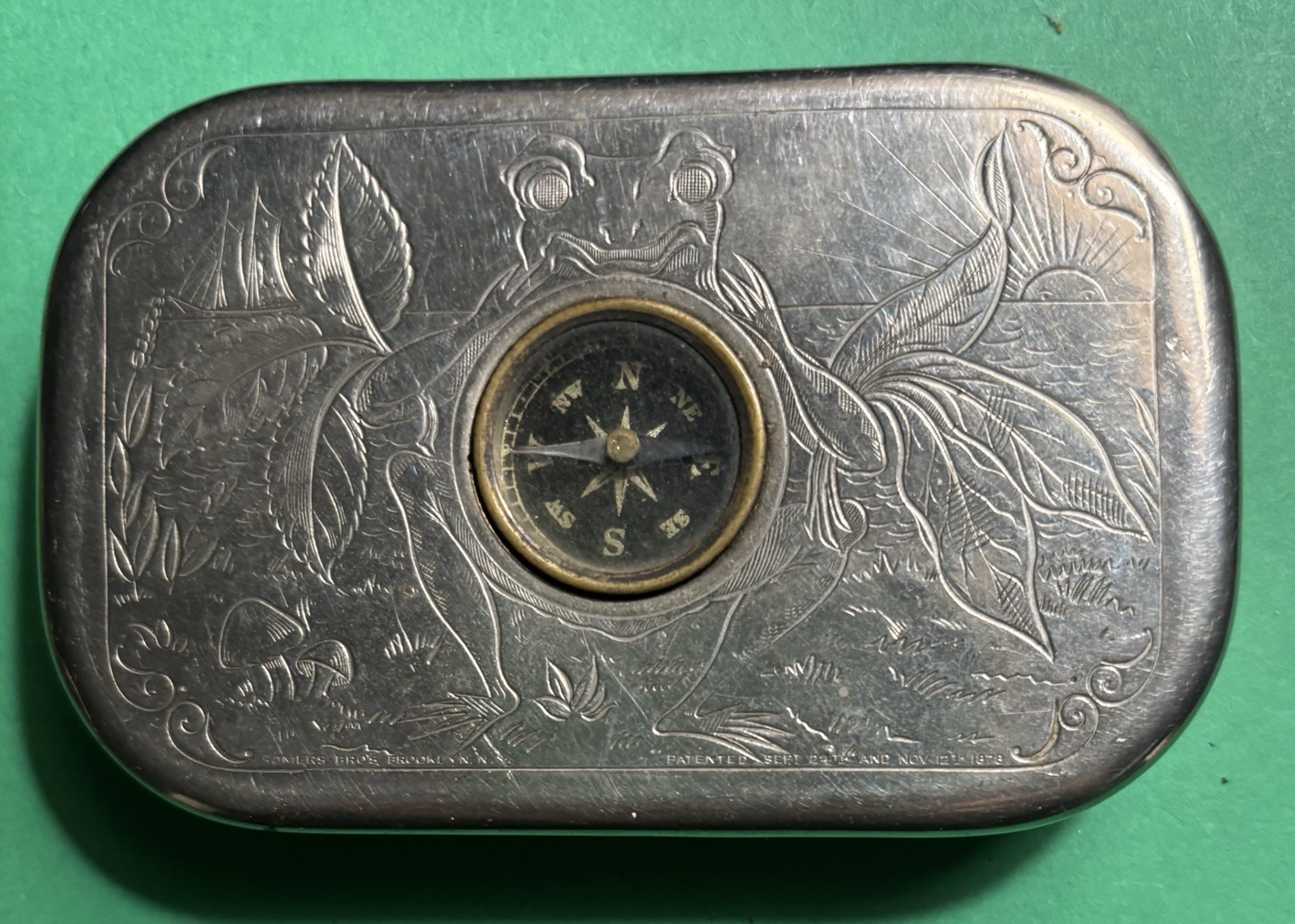 Vintage 1890's Rose Leaf Tobacco Flat Tin Compass P. Lorillard Co Good Condition Vintage 1890's Rose Leaf Tobacco Flat Tin Compass P. Lorillard Co Good Condition