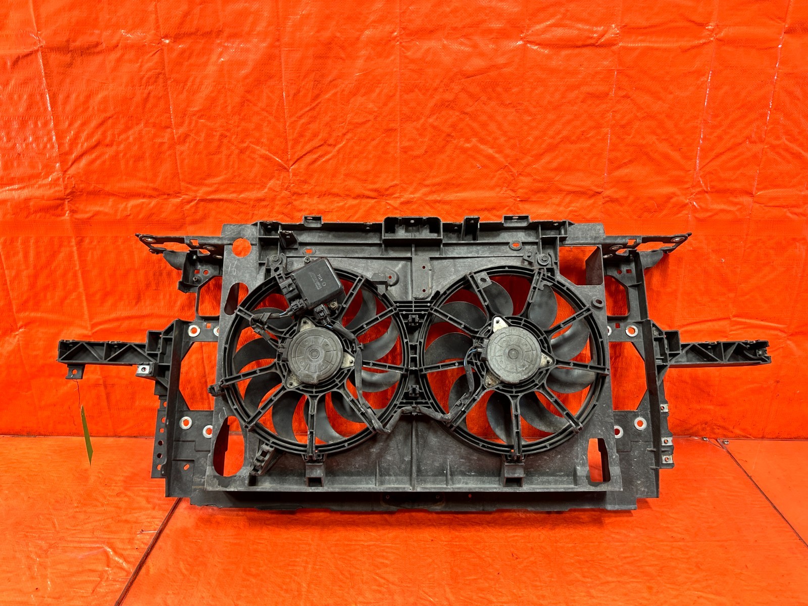 08-15 INFINITI G37 COUPE & - PLASTIC FRONT RADIAOTR SUPPORT W/ FANS - OEM 311