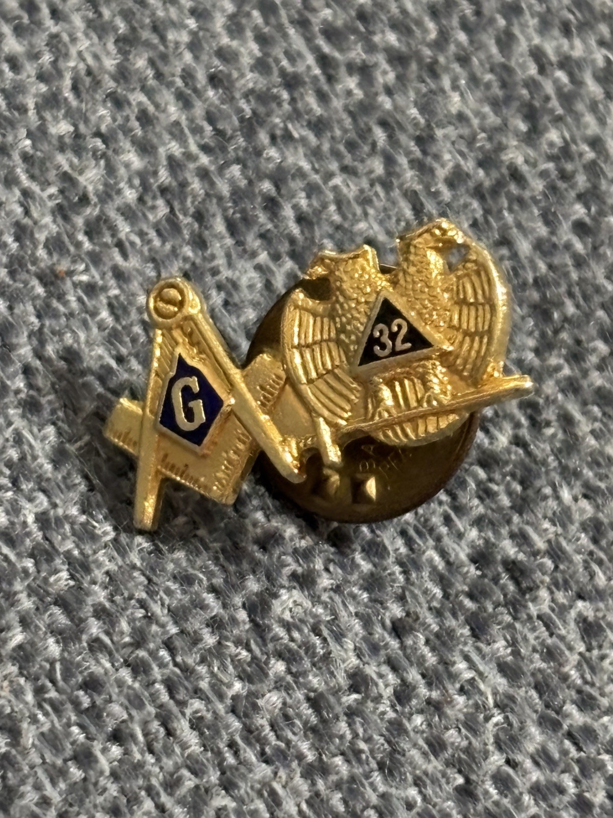 Mason Masonic Shield Scottish Rite 32nd Degree Freemason Lapel Pin 3/4” VINTAGE Mason Masonic Shield Scottish Rite 32nd Degree Freemason Lapel Pin 3/4” VINTAGE