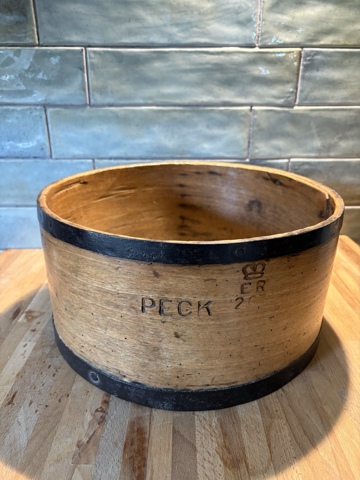 Lovely Antique Rustic Edwardian ER Peck Wooden Measure Kitchenalia