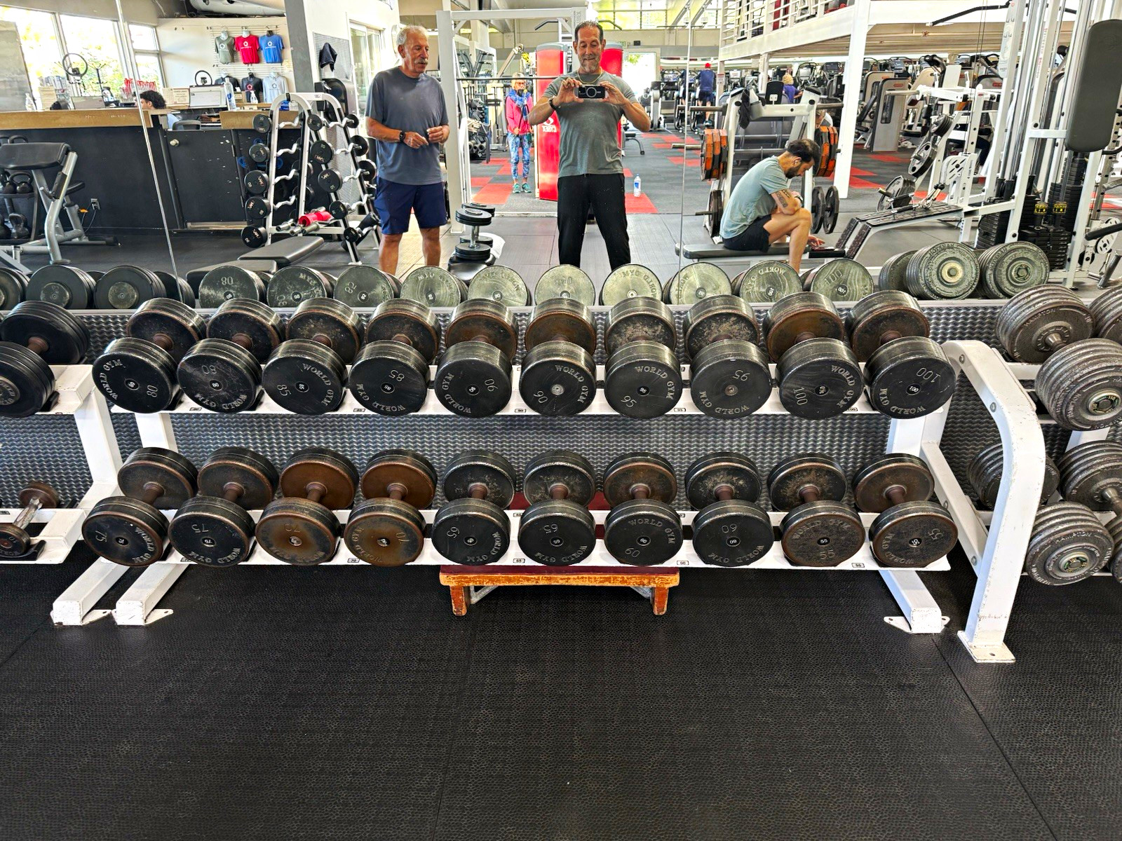 WORLD GYM stainless steel 55lbs-100lbs in 5lb increments with rack WORLD GYM stainless steel 55lbs-100lbs in 5lb increments with rack