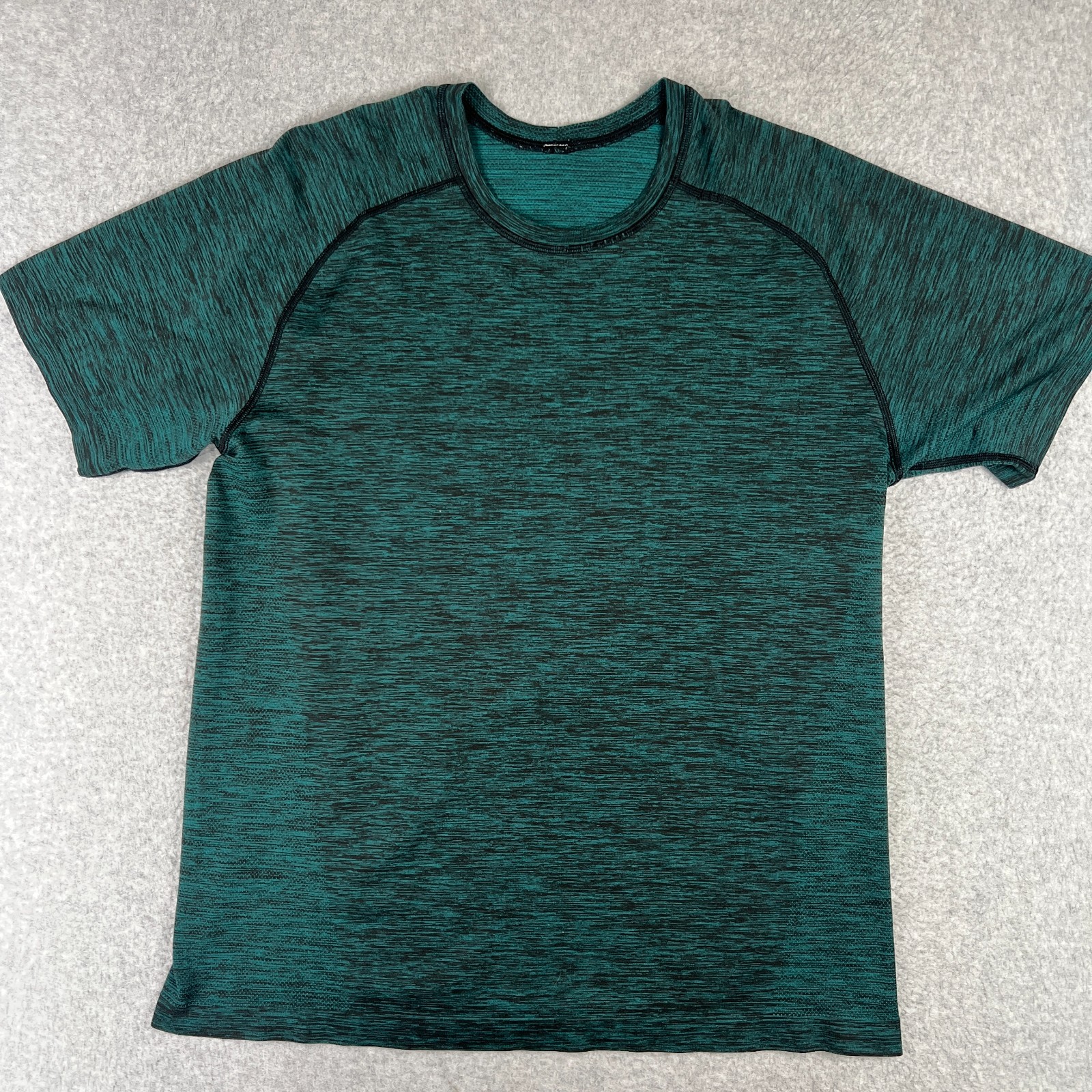 Lululemon Metal Vent Tech Performance Stretch Shirt Large Mens Green Active