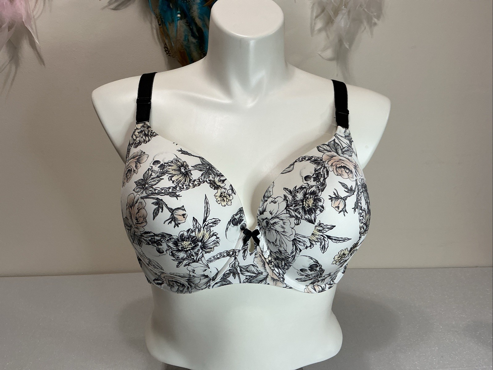 Torrid Lightly Lined T-shirt Skull & Floral Bra 42DD Torrid Lightly Lined T-shirt Skull & Floral Bra 42DD