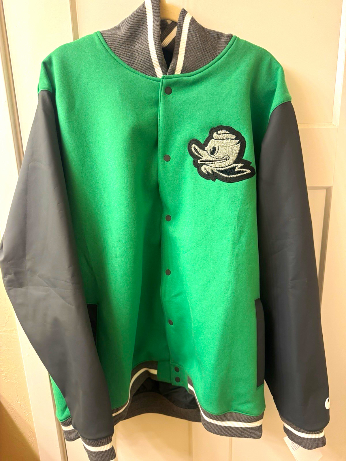 Nike Oregon Ducks Varsity Jacket Limited edition Men’s 2XL Nike Oregon Ducks Varsity Jacket Limited edition Men’s 2XL