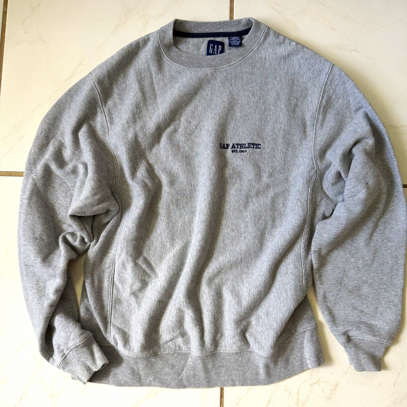Vintage Gap Men’s S Gray Crewneck Pullover Fleece Sweatshirt Embroidered Logo Vintage Gap Men’s S Gray Crewneck Pullover Fleece Sweatshirt Embroidered Logo