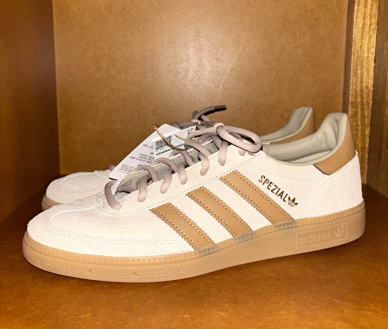 adidas Handball Spezial Low Top Suede Lace Up Sneakers Beige/Tan IF7087 adidas Handball Spezial Low Top Suede Lace Up Sneakers Beige/Tan IF7087