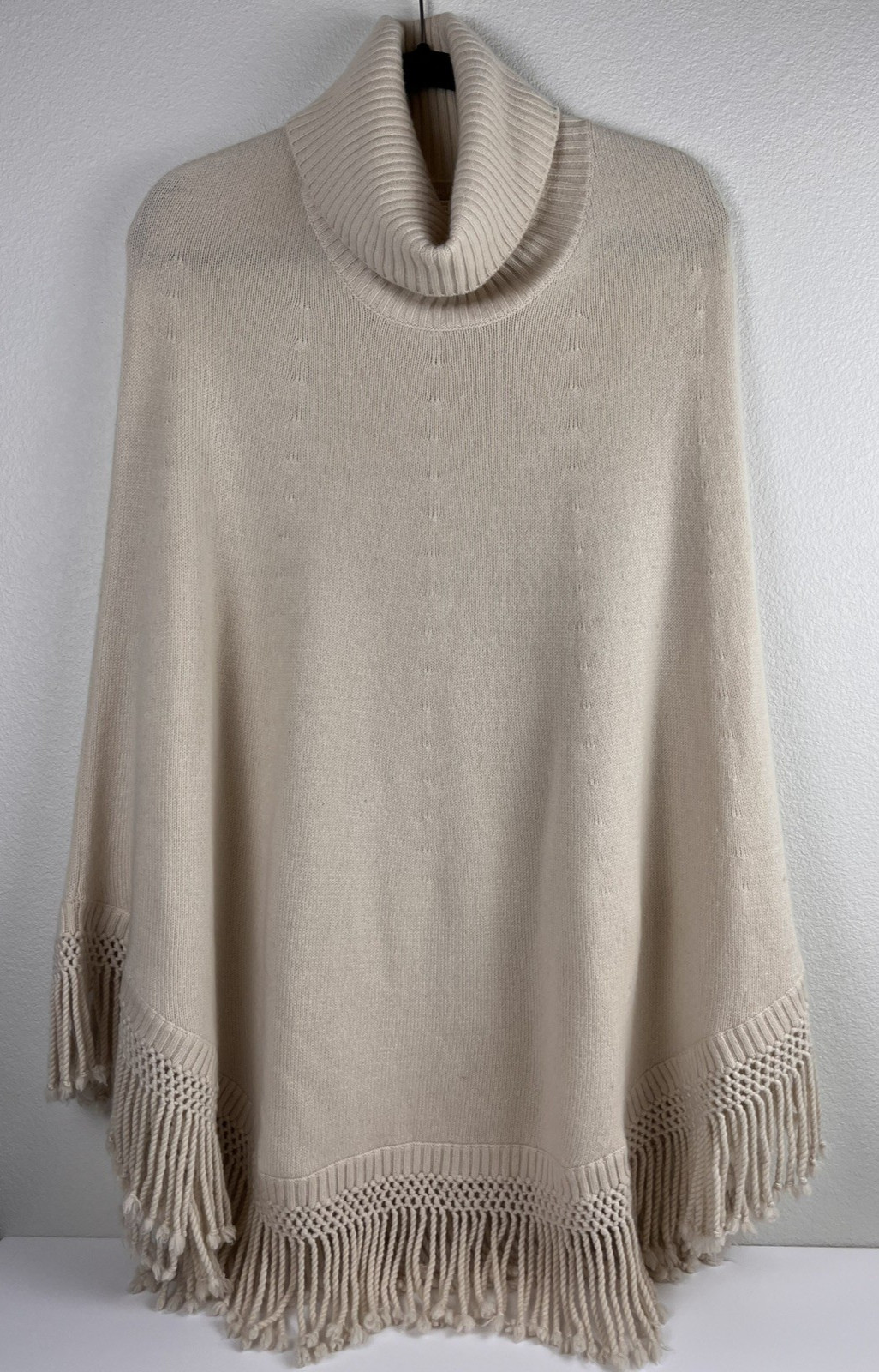 Nordstrom 100% Cashmere Poncho Soft Cream Quiet Luxury Minimalist Elegant Layer