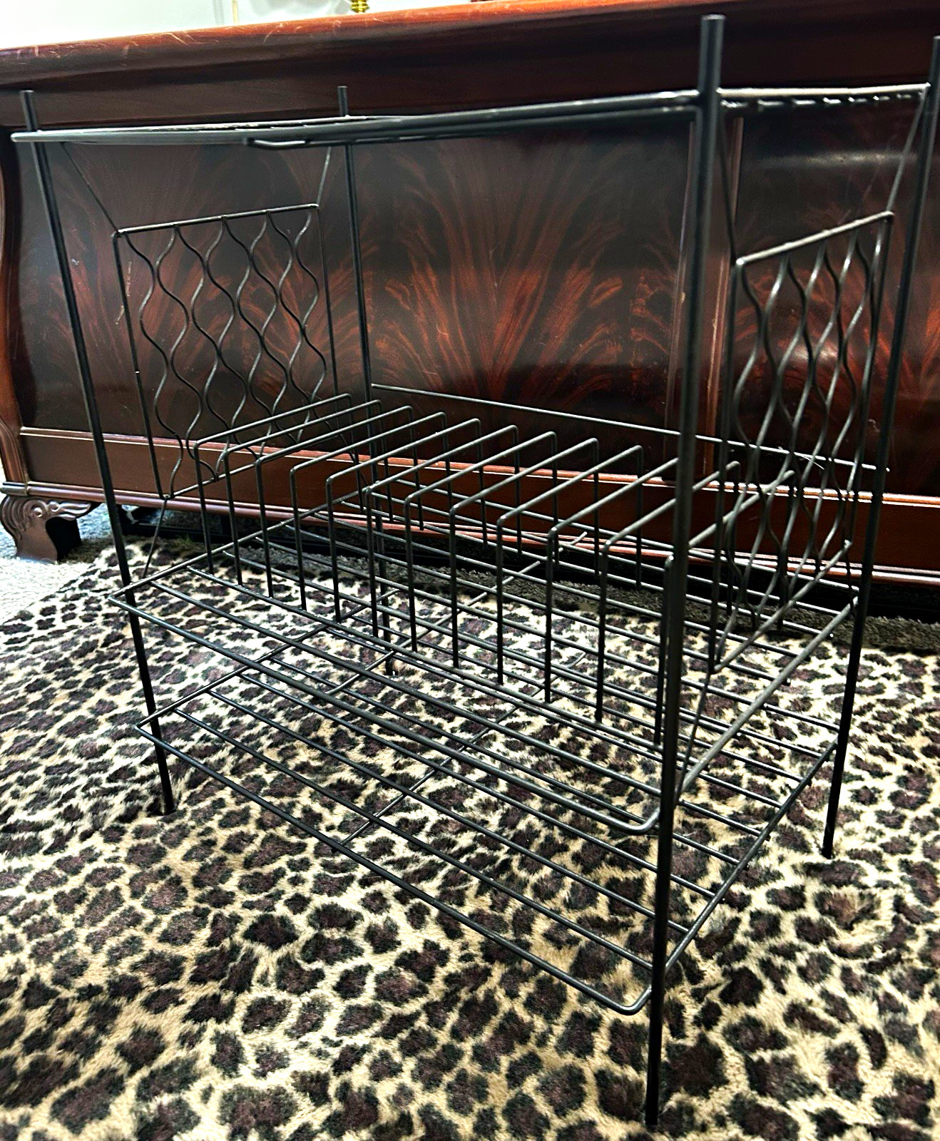 Vintage MCM Wire Record Player Stand & LP Rack 1960s Vintage MCM Wire Record Player Stand & LP Rack 1960s