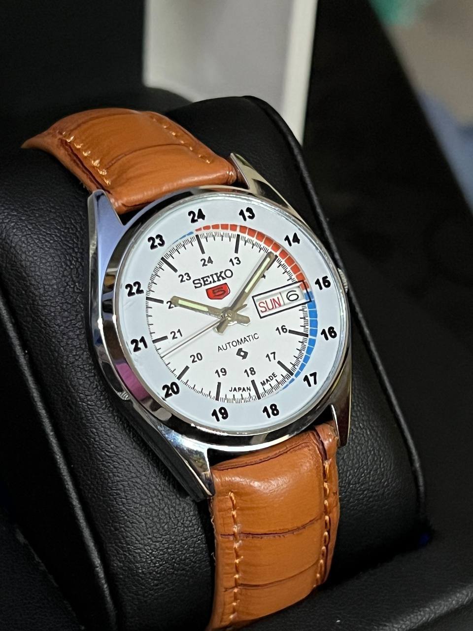 Refurbished Seiko 5 White Dial Vintage Men\'s Watch Japan Movement 36mm Refurbished Seiko 5 White Dial Vintage Men\'s Watch Japan Movement 36mm