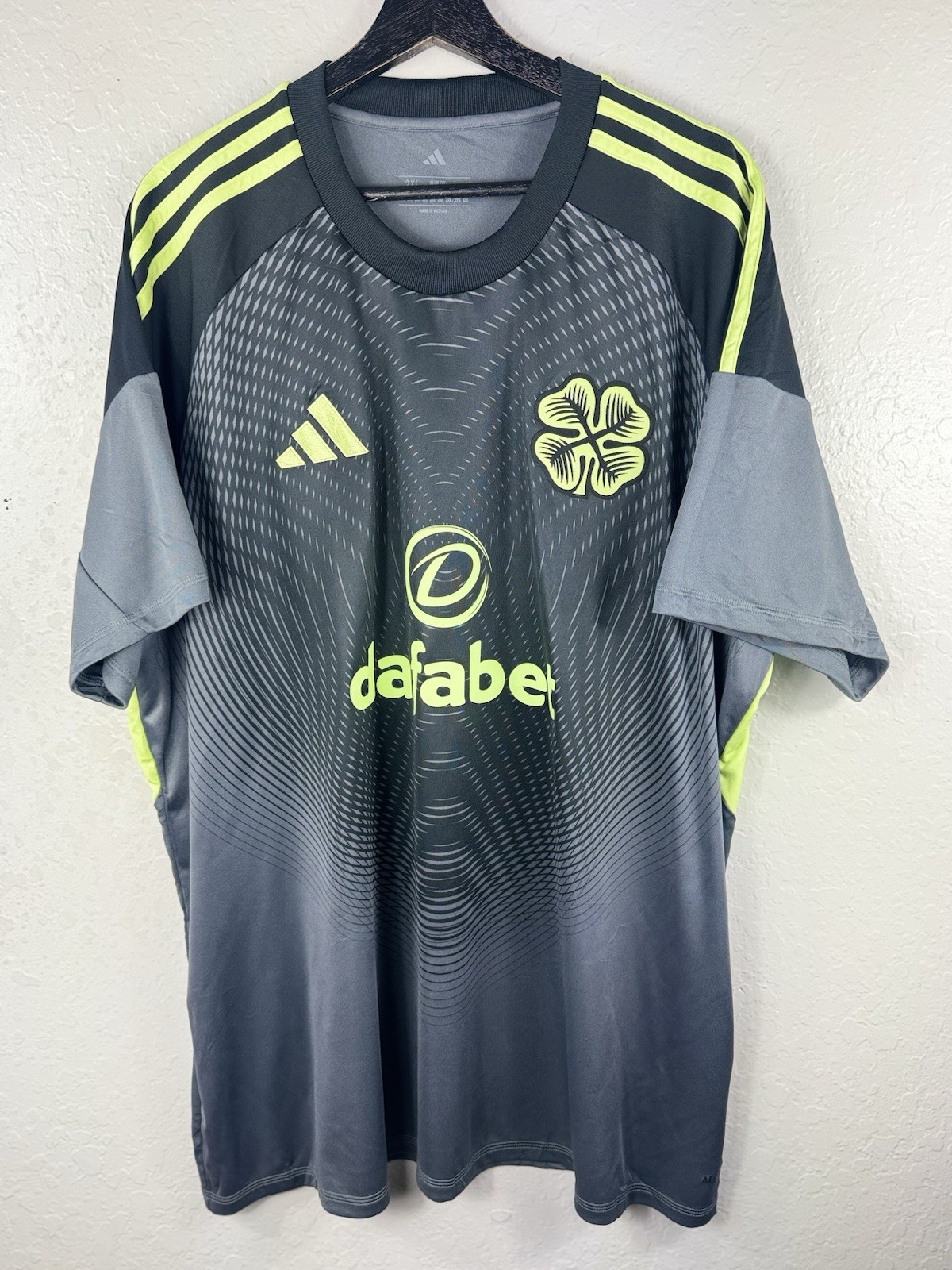 RARE CELTIC SCOTLAND GLASGOW 2025 2026 GOALKEEPER KIT JERSEY SHIRT 2XL RARE CELTIC SCOTLAND GLASGOW 2025 2026 GOALKEEPER KIT JERSEY SHIRT 2XL