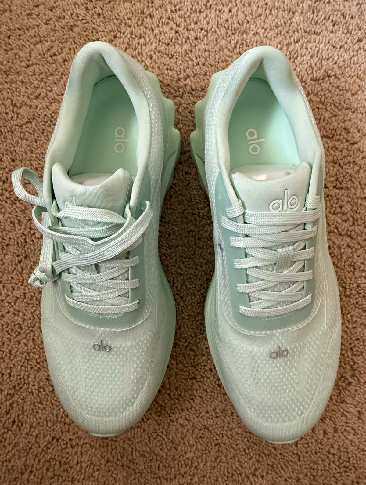 ALO Runner Spearmint Sneakers Size 8.5M 10W NEW IN BOX Mint Green A0590U ALO Runner Spearmint Sneakers Size 8.5M 10W NEW IN BOX Mint Green A0590U