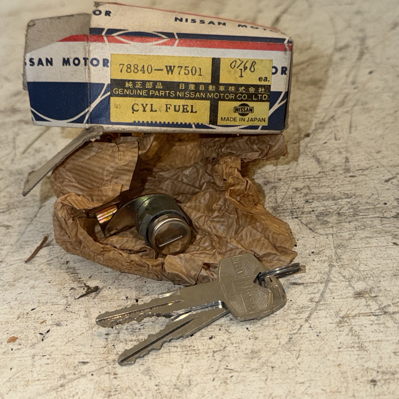 New NOS OEM Nissan 78840-W7501 Fuel Lid Lock Cylinder W/2 Keys 1980-82 Datsun New NOS OEM Nissan 78840-W7501 Fuel Lid Lock Cylinder W/2 Keys 1980-82 Datsun