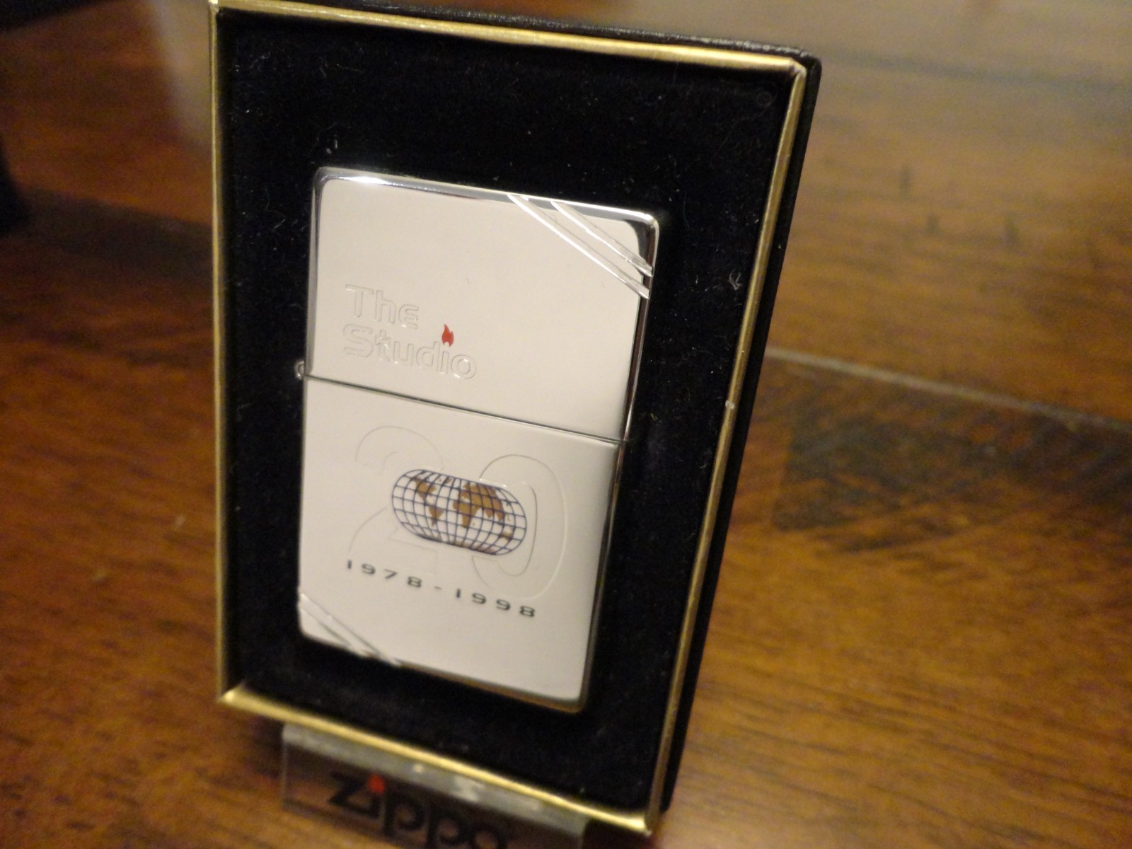 THE STUDIO ZIPPO DISTRIBUTOR 20TH ANNIVERSARY ZIPPO LIGHTER MINT IN BOX 1998