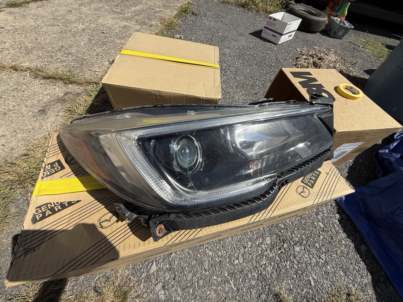 2015-2019 Subaru Outback and Legacy Right Passenger Side Headlight OEM Used. 2015-2019 Subaru Outback and Legacy Right Passenger Side Headlight OEM Used.