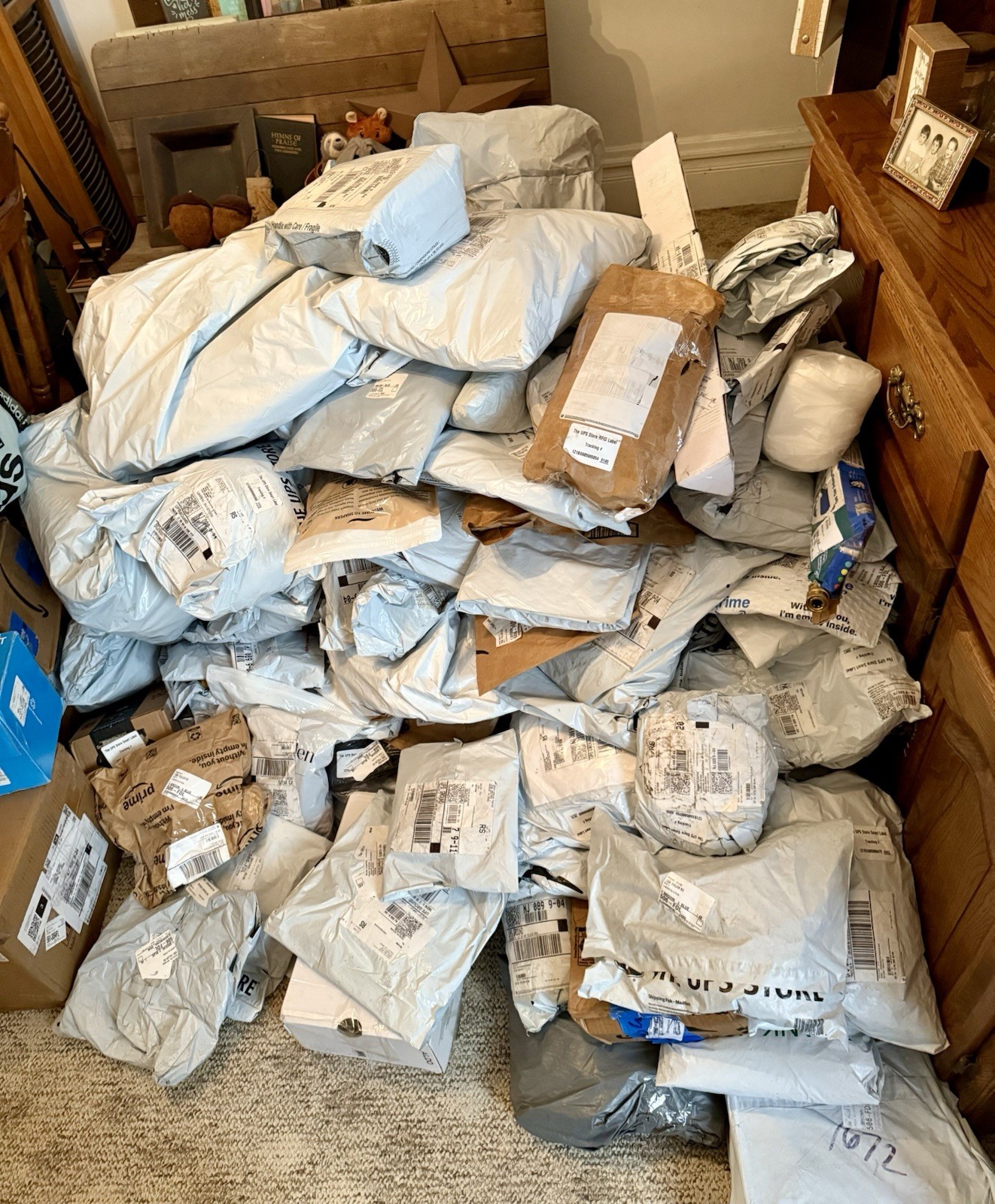 TEN Pieces Overstock/Undeliverable Mail/Returned Mail/Mystery Box Random TEN Pieces Overstock/Undeliverable Mail/Returned Mail/Mystery Box Random