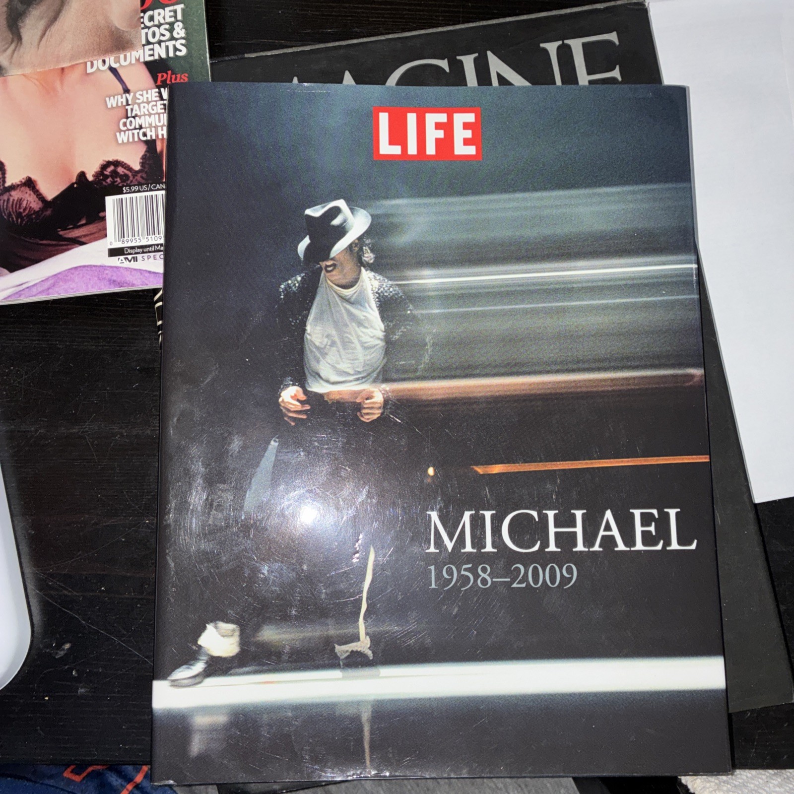 MICHAEL JACKSON COMMEMORATIVE BOOK LIFE  & PEOPLE BOOK AND MAGAZINE