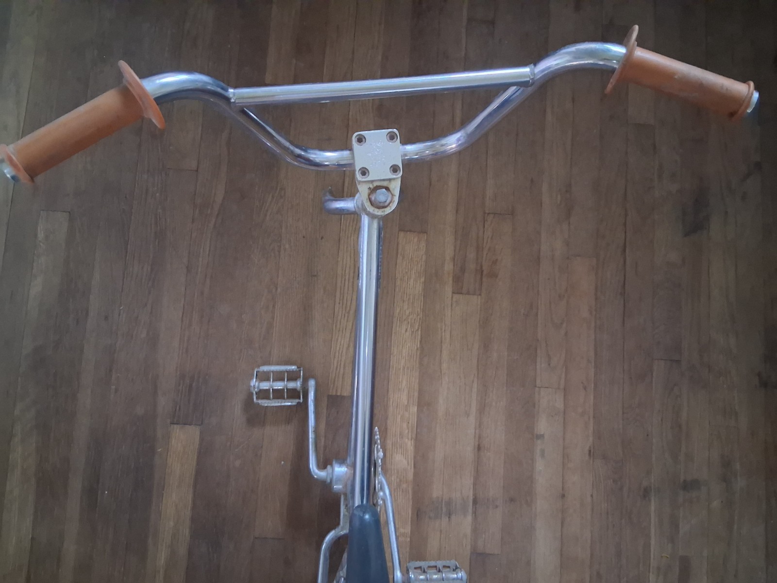 Vintage Mongoose BMX bike frame w/ original handle bars, from the 1980\'s Vintage Mongoose BMX bike frame w/ original handle bars, from the 1980\'s