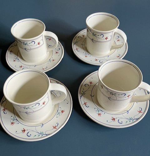 Vintage Set of 4 MIKASA Intaglio CAC20 Annette Coffee or Tea Cups with Saucers Vintage Set of 4 MIKASA Intaglio CAC20 Annette Coffee or Tea Cups with Saucers