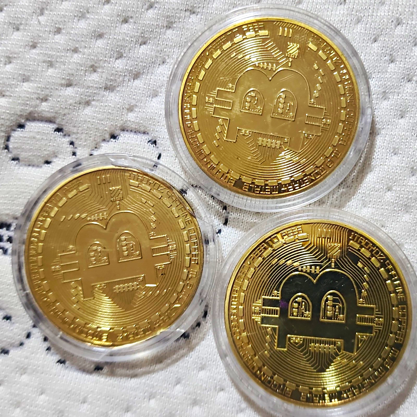 Bitcoin Physical Crypto-Collectible Coins Set of 3 Gold Color w/ Cases