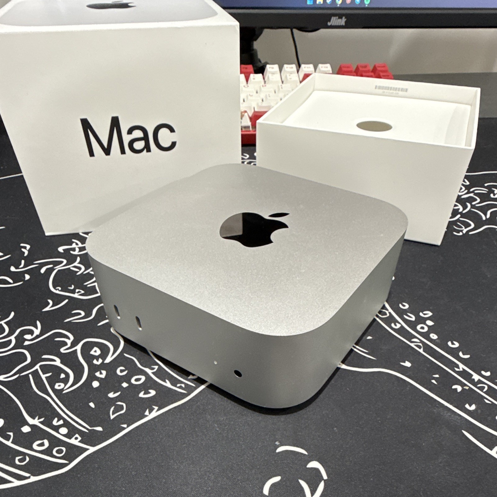 Apple Mac mini Silver Mini Desktop, HDMI USB-C USB-A Connectivity