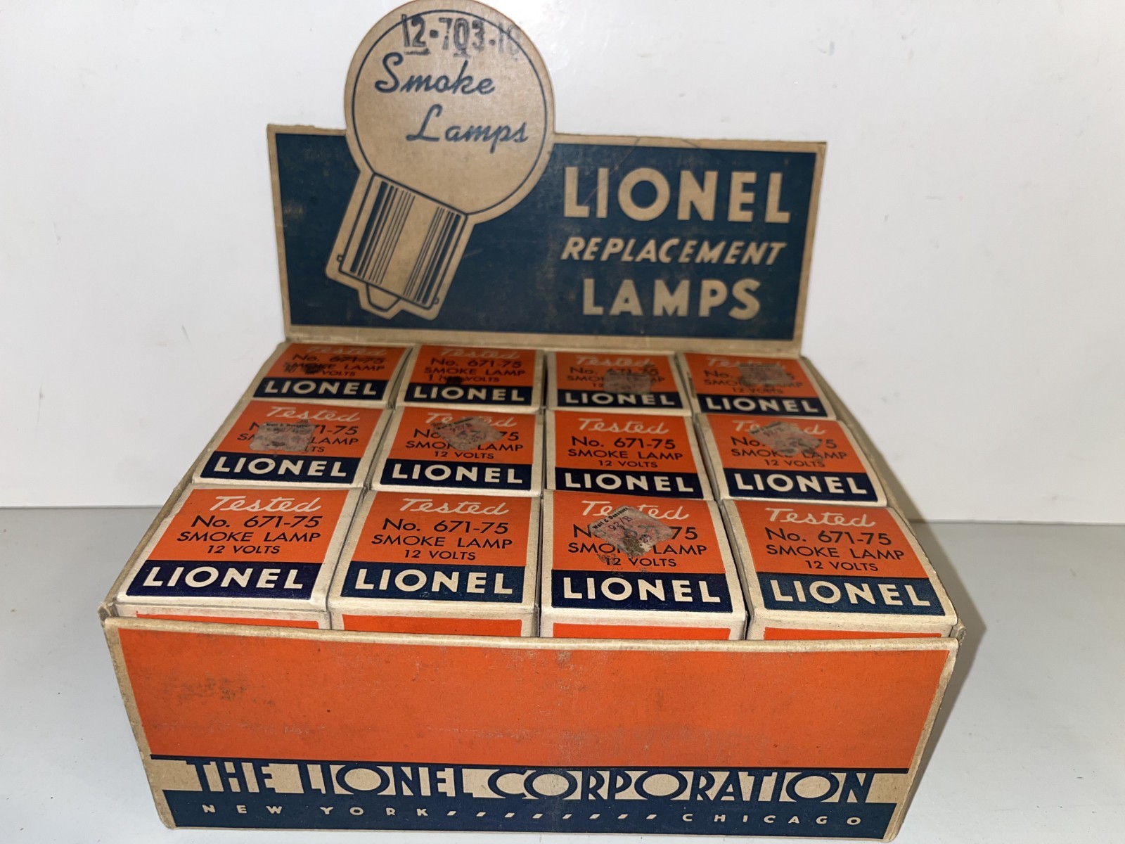 VERY RARE Lionel 671-25 Dealer Display - 12 Smoke Lamps - All tested & Work