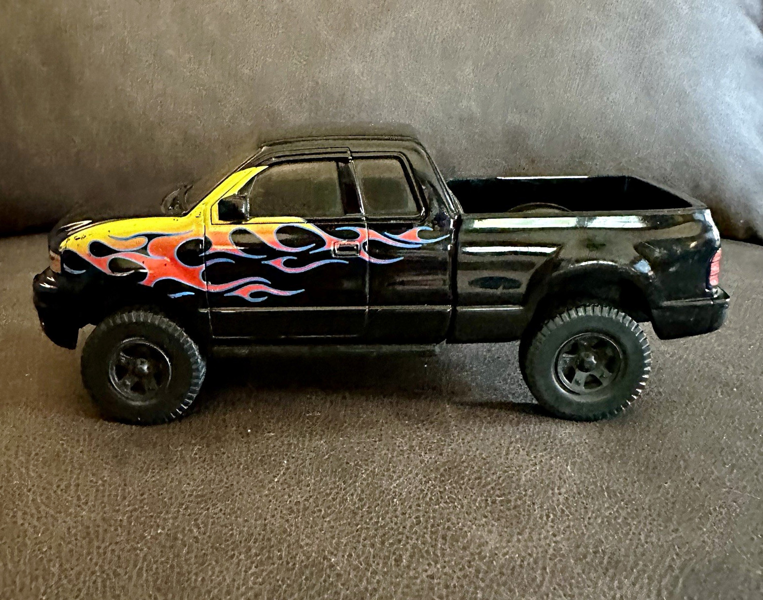 Ertl American Muscle 1:18 Ford F-1 Pickup Truck Diecast Black Flame