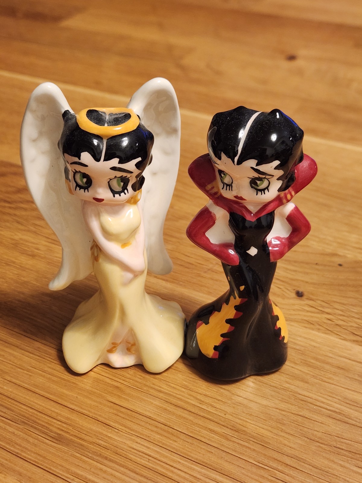 2014 Westland Giftware Betty Boop Angel & Devil Magnetic S&P Shakers *FREE SHIP* 2014 Westland Giftware Betty Boop Angel & Devil Magnetic S&P Shakers *FREE SHIP*