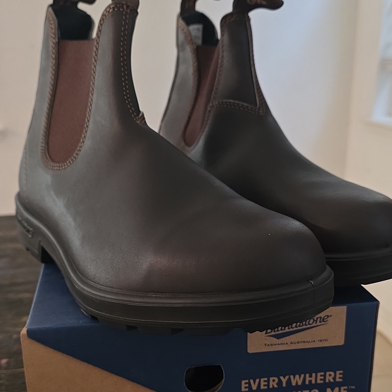 Blundstone Men\'s Brown Leather Chelsea Ankle Boots Slip-On US 11 UK/AU 10 Blundstone Men\'s Brown Leather Chelsea Ankle Boots Slip-On US 11 UK/AU 10