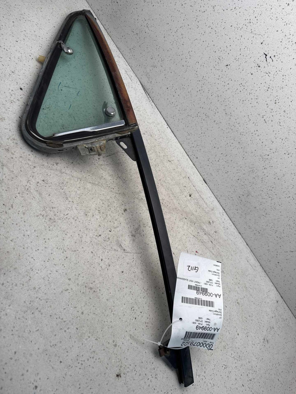 1981-1986 DODGE PICKUP 350 Front Vent Glass window Right Passenger side OEM