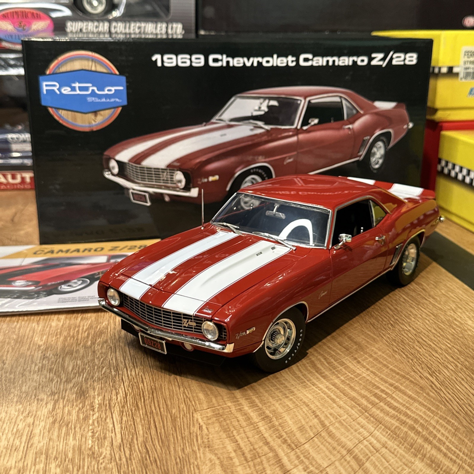 ACME 1/18 1969 Camaro Z/28 Retro Studios 1/250 ACME 1/18 1969 Camaro Z/28 Retro Studios 1/250