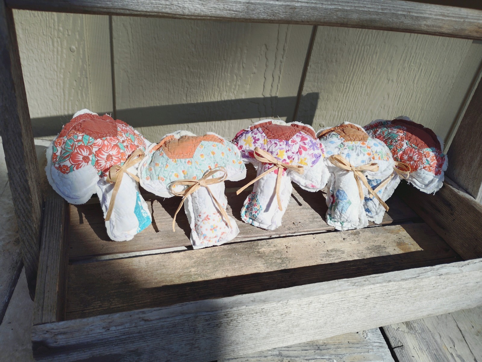 Adorable Vtg Cutter Quilt Mushrooms Set Of 5 Handmade Cotton Farmhouse Rustic Adorable Vtg Cutter Quilt Mushrooms Set Of 5 Handmade Cotton Farmhouse Rustic